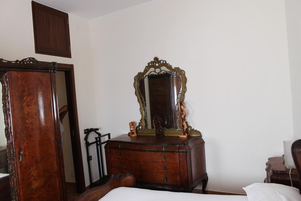 Apartament Smile At Vesuvio Neapol Pokój zdjęcie